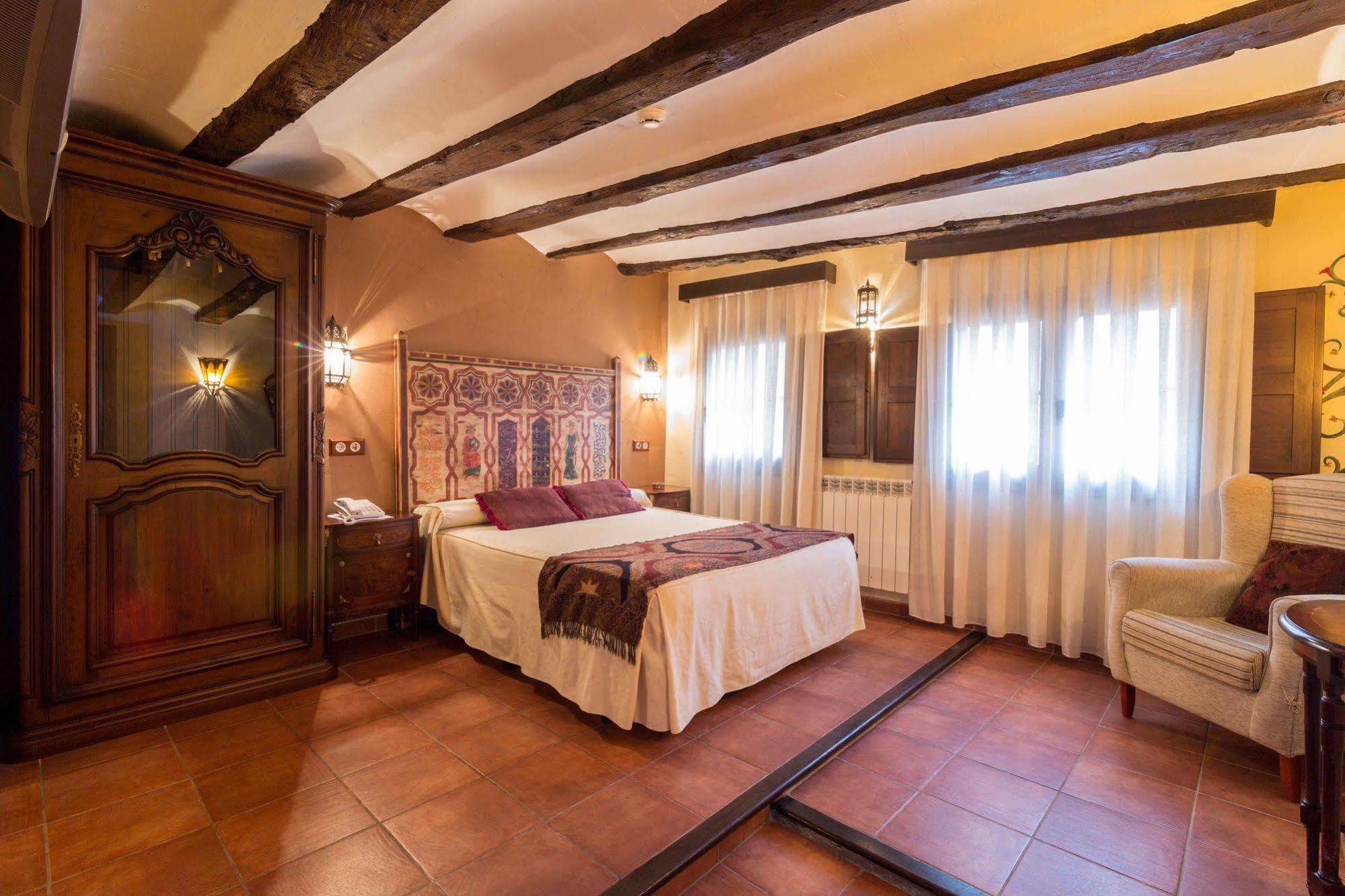 Hotel La Realda เคเดอัลบาร์ราซิน ภายนอก รูปภาพ